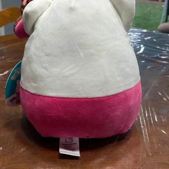 Squishmellow Sanrio hello kitty whith chocolate heart and bow8” - Picture 4 of 7